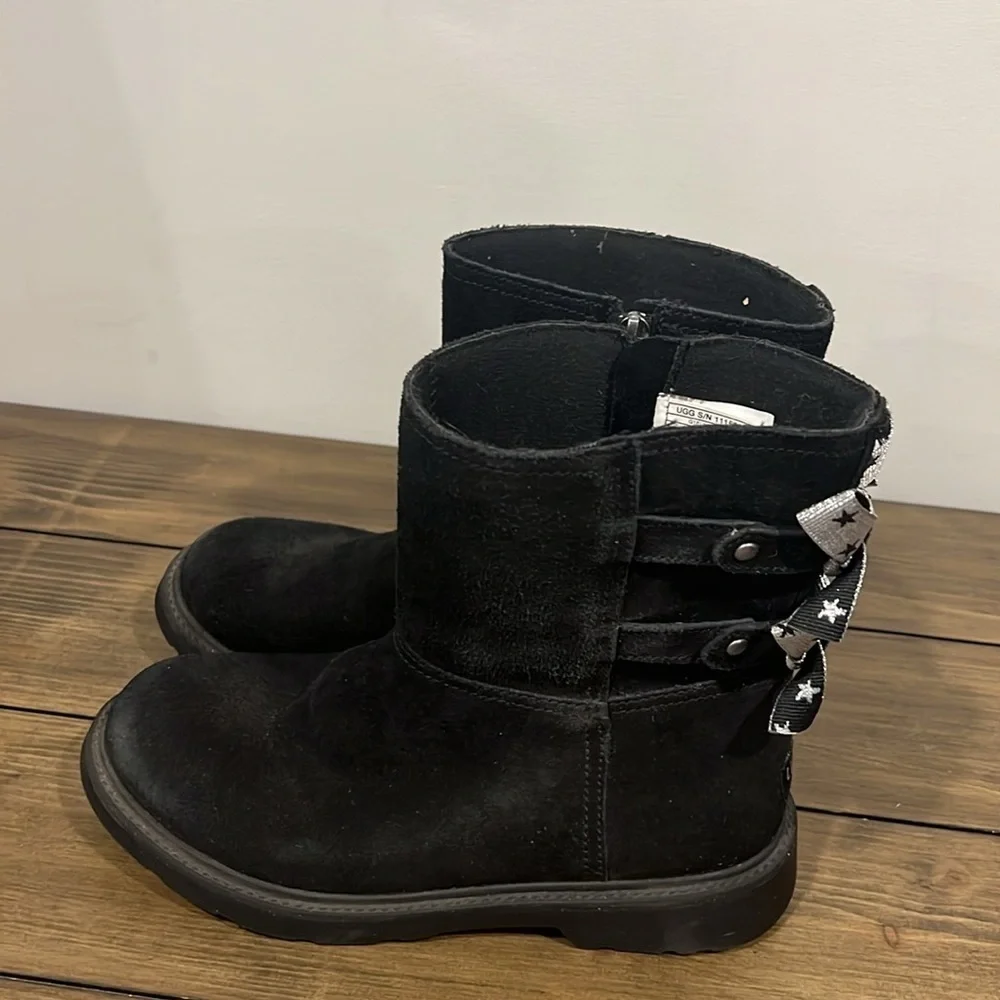 Ugg black girls Tilee boot with silver bows size 3